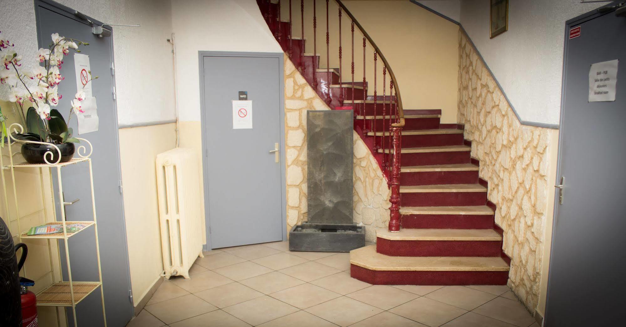 Le Terminus Hotel Tarascon Eksteriør billede