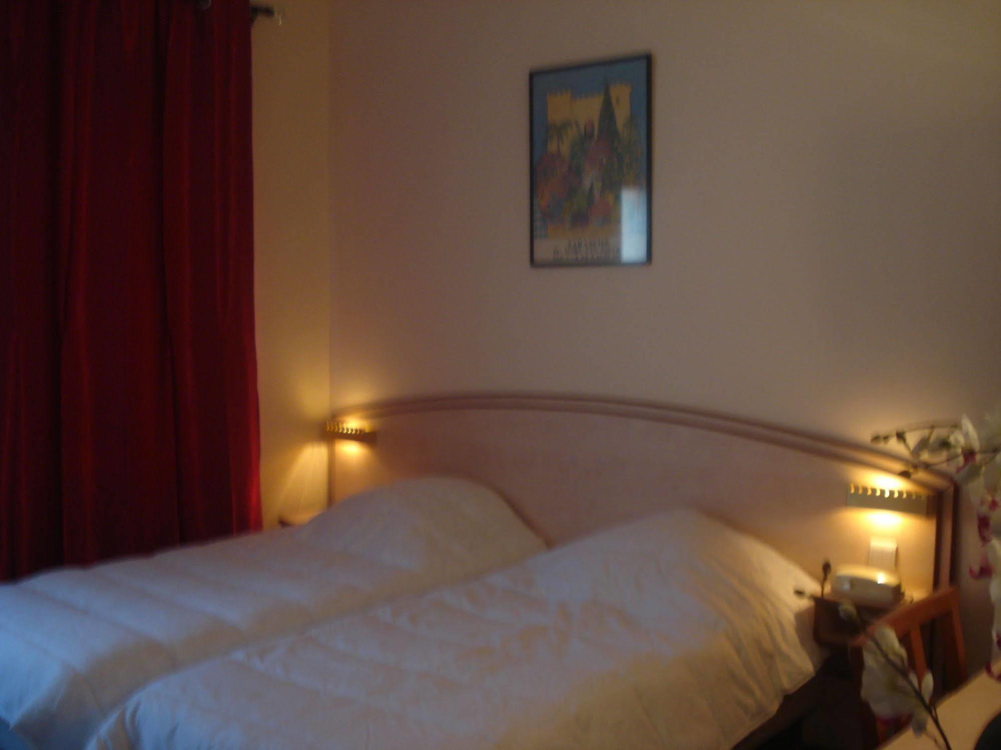 Le Terminus Hotel Tarascon Eksteriør billede